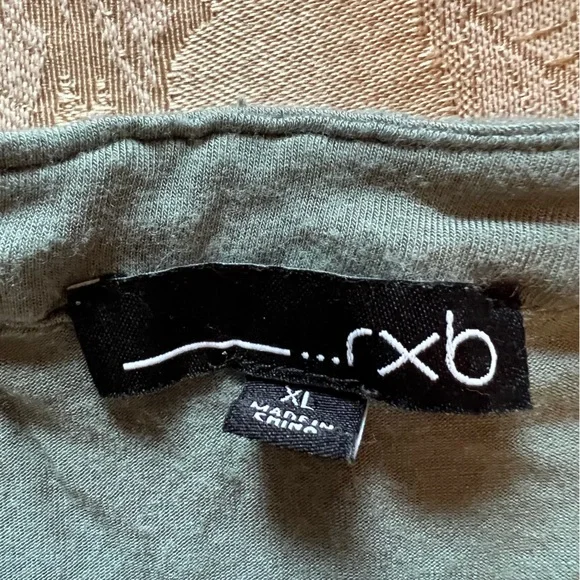 Rxb Women’s light green short sleeve top with gold accents Aztec design - Picture 2 of 4